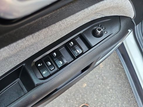Used 2024 Jeep Compass Latitude AWD/4WD image 25