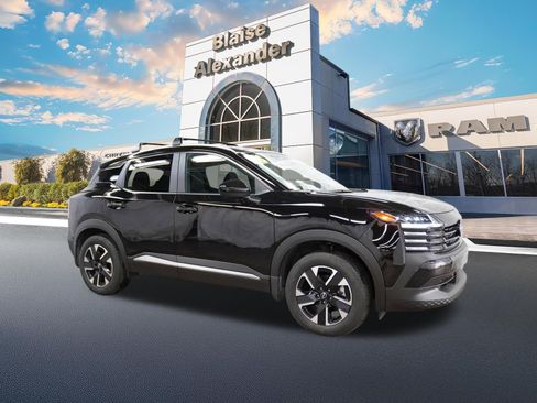 Used 2026 Nissan Kicks SV w/ SV Premium Package AWD/4WD image 1
