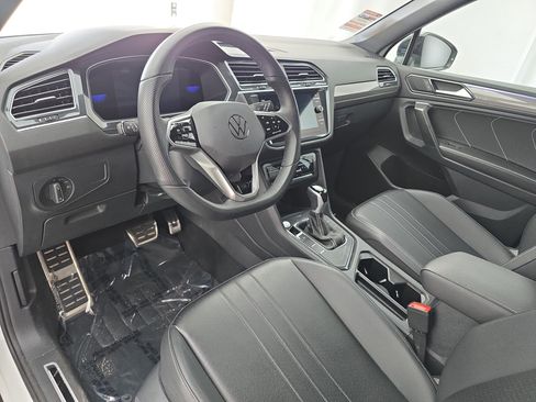Used 2024 Volkswagen Tiguan SE R-Line image 17