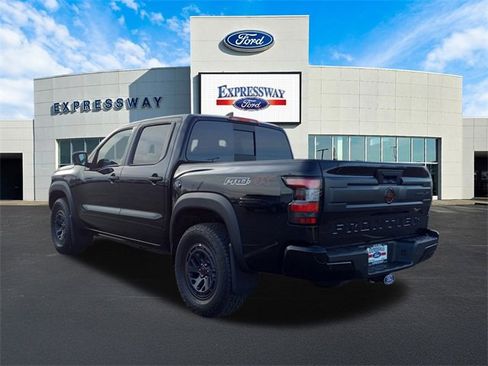 Used 2025 Nissan Frontier PRO-4X w/ Pro Convenience Package image 8