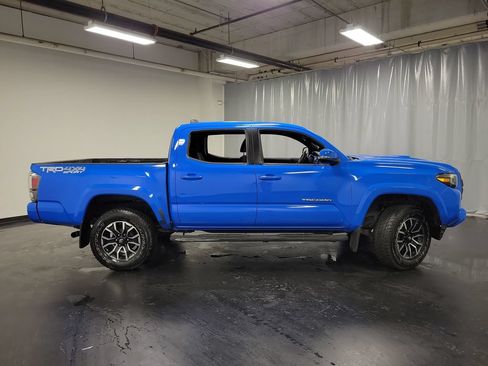 Used 2020 Toyota Tacoma TRD Sport AWD/4WD image 9