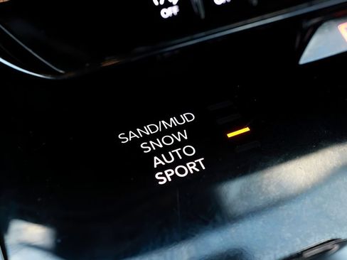 Used 2024 Jeep Wagoneer L Series II AWD/4WD image 54