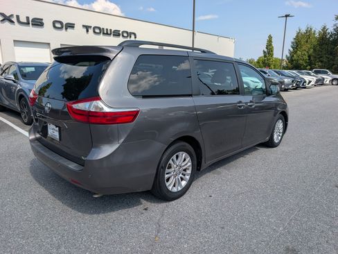 Used 2015 Toyota Sienna XLE w/ XLE Navigation Package FWD image 3