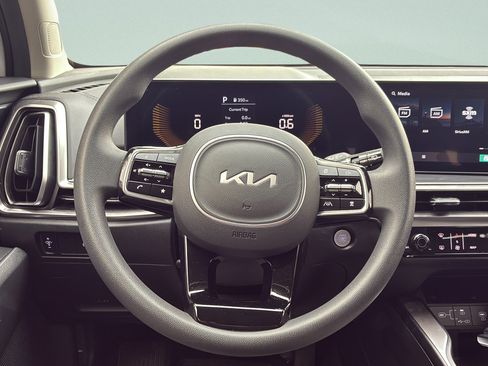 Used 2025 Kia Sorento LX FWD image 17