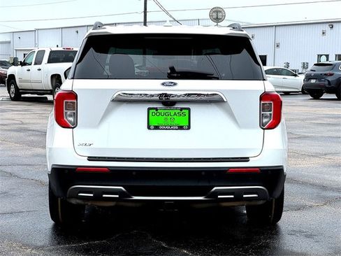 Used 2022 Ford Explorer XLT w/ Equipment Group 202A image 7