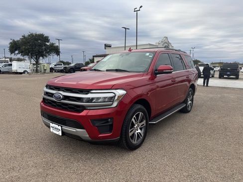 Certified 2022 Ford Expedition XLT image 1