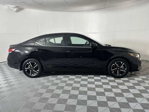 Certified 2025 Nissan Sentra SV FWD image 9