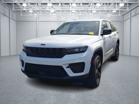 Used 2023 Jeep Grand Cherokee Altitude AWD/4WD image 1