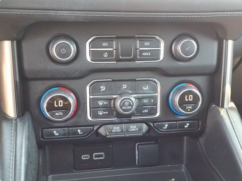 Used 2024 Chevrolet Tahoe Z71 w/ Luxury Package AWD/4WD image 25