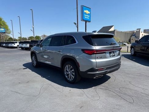 Used 2025 Buick Enclave Preferred FWD image 5