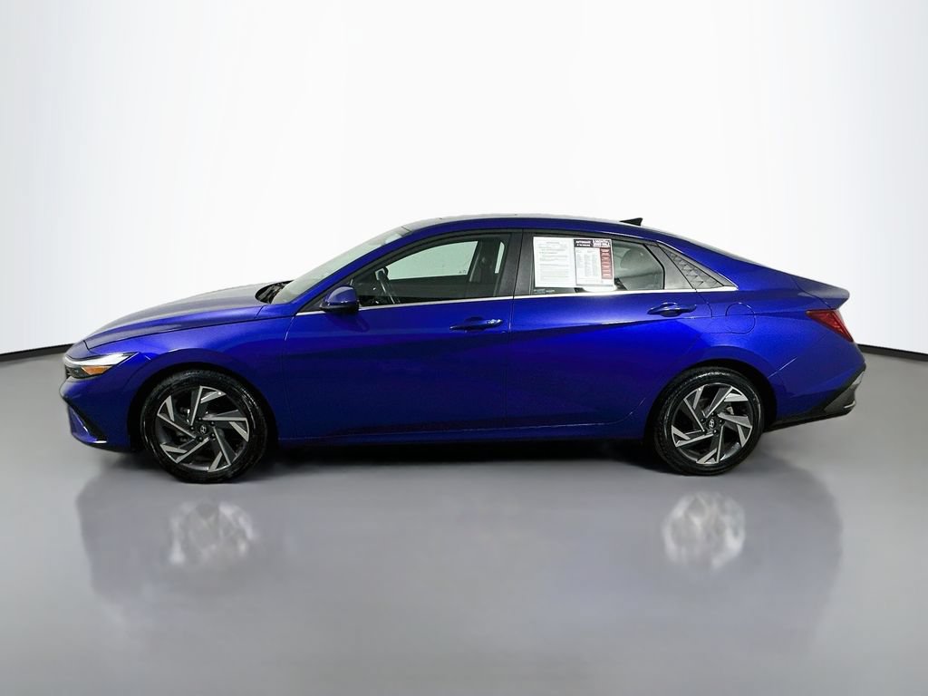 Used 2025 Hyundai Elantra SEL FWD image 5
