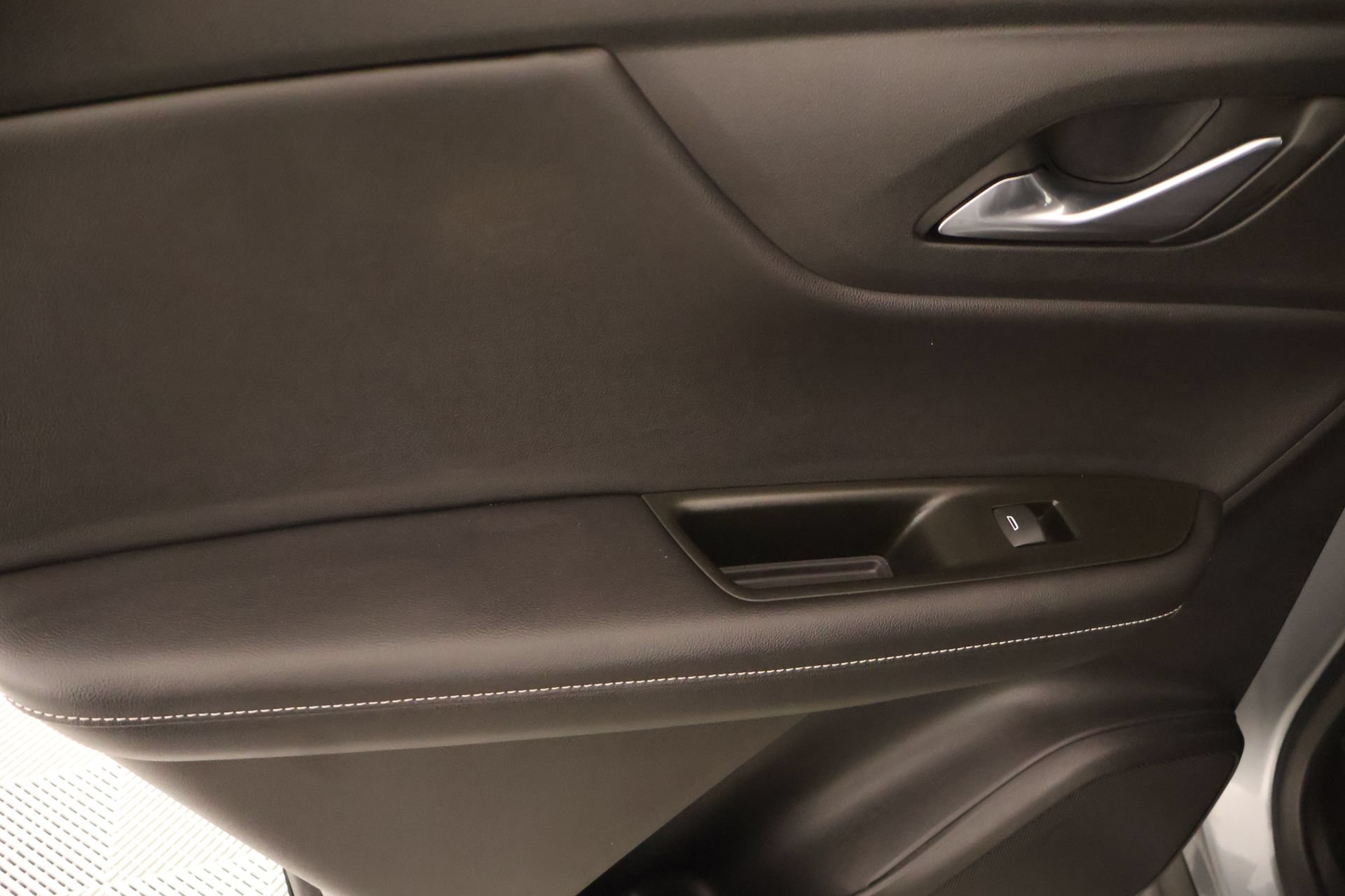 Used 2025 Chevrolet Blazer LT FWD image 16