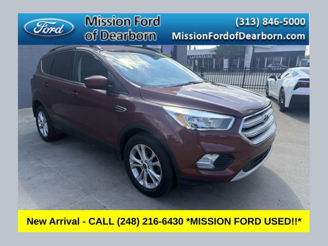 Certified 2018 Ford Escape SE w/ SE Sync 3 Package FWD image 1