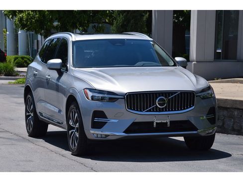Used 2023 Volvo XC60 B5 Plus w/ Climate Package AWD/4WD image 2