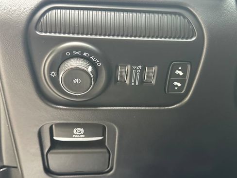 Used 2025 Jeep Grand Wagoneer Series III w/ Rear Seat Video Group 1 AWD/4WD image 29
