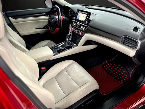 Used 2018 Honda Accord Touring image 16