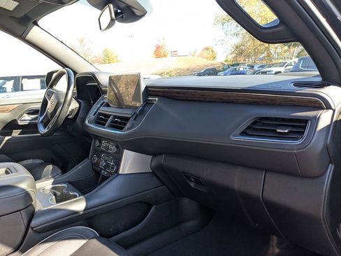 Used 2023 Chevrolet Suburban Premier image 32