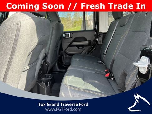 Used 2025 Jeep Wrangler Unlimited Sahara AWD/4WD image 5