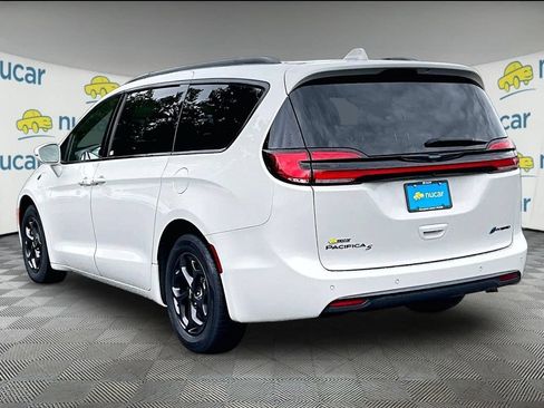 Used 2021 Chrysler Pacifica Touring w/ S Appearance Package FWD image 4