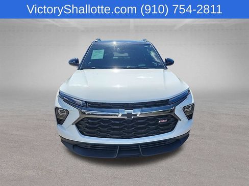 Used 2024 Chevrolet TrailBlazer RS w/ Driver Confidence Package FWD image 3