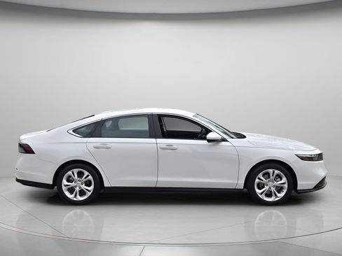 Certified 2025 Honda Accord LX image 3