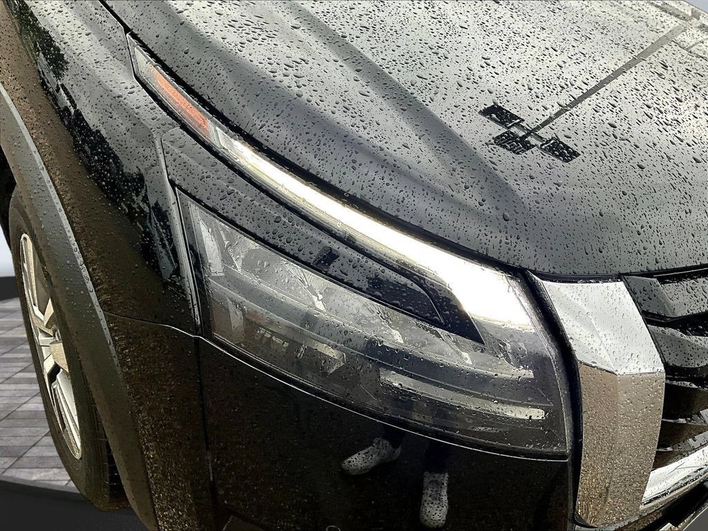 Used 2025 Nissan Pathfinder SL AWD/4WD image 35