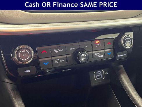 Certified 2025 Jeep Compass Limited w/ Elite Group AWD/4WD image 23