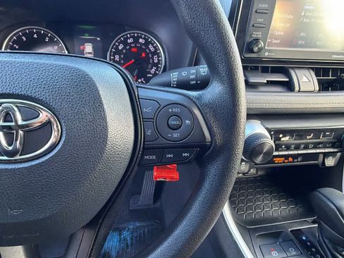 Used 2021 Toyota RAV4 LE image 20