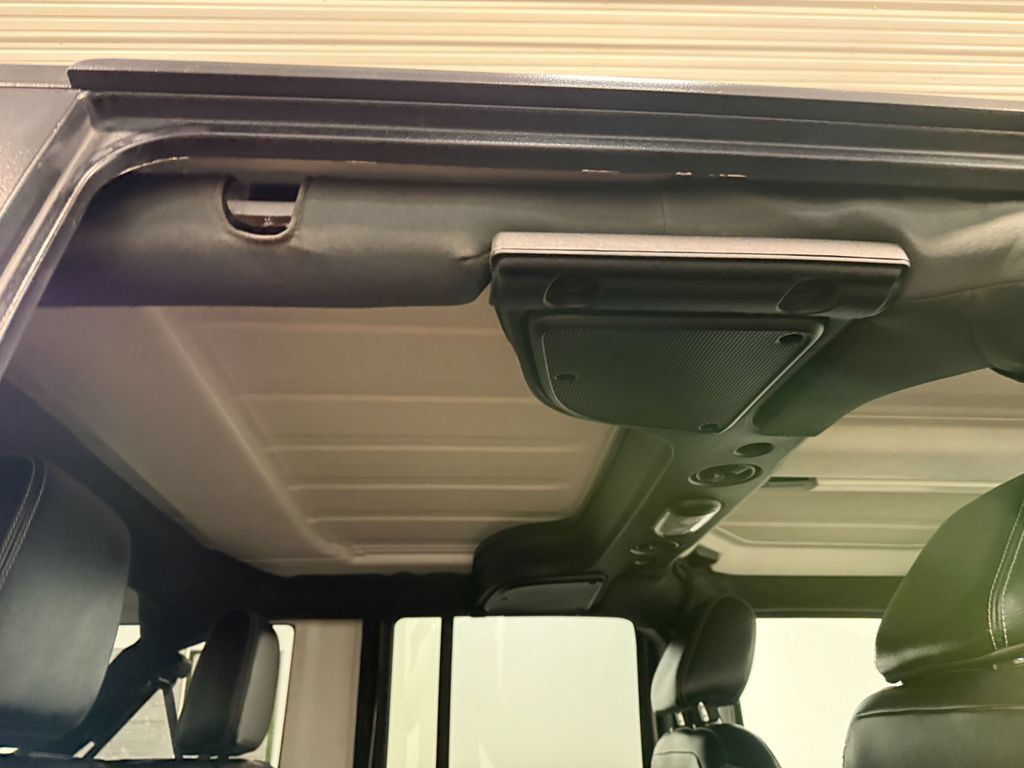 Used 2018 Jeep Wrangler Unlimited Sahara AWD/4WD image 16