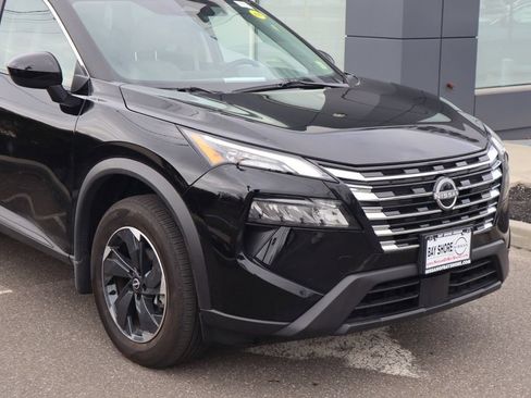 Certified 2025 Nissan Rogue SV AWD/4WD image 3