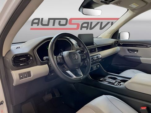Used 2024 Honda Pilot Touring image 9