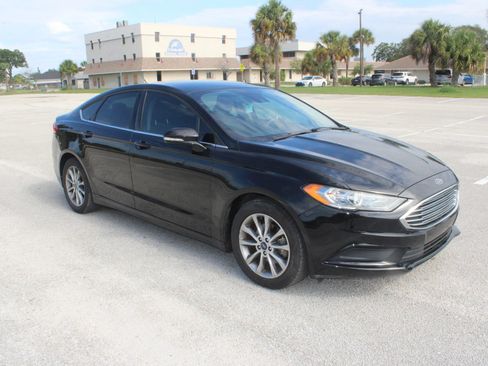 Used 2017 Ford Fusion SE FWD image 24