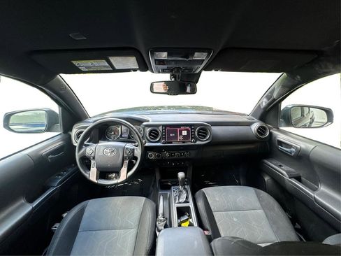 Used 2020 Toyota Tacoma TRD Off-Road w/ Technology Package AWD/4WD image 18