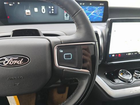 New 2025 Ford Expedition Max Platinum w/ Stealth Performance Package image 32