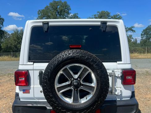 Used 2018 Jeep Wrangler Unlimited Sahara image 5