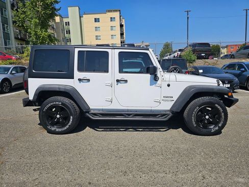 Used 2018 Jeep Wrangler Unlimited Sport S AWD/4WD image 9