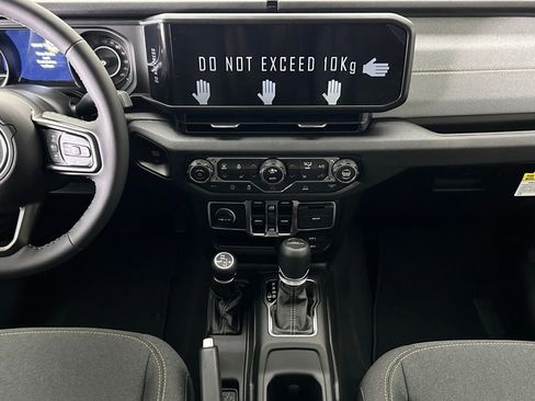 New 2025 Jeep Gladiator Sport image 26