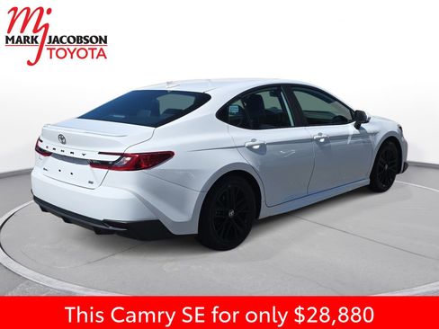 Used 2025 Toyota Camry SE w/ Convenience Package FWD image 9