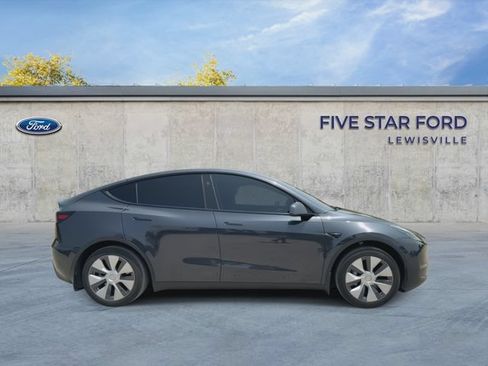 Used 2024 Tesla Model Y Long Range RWD image 9