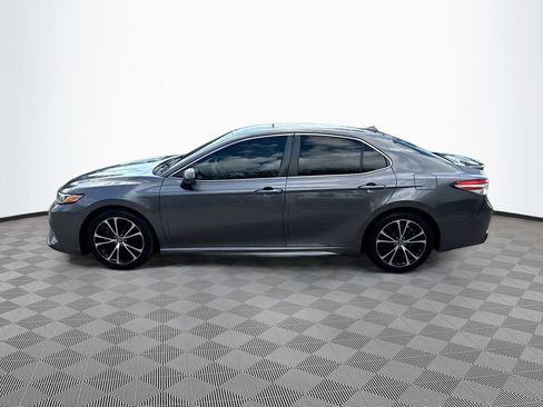 Used 2020 Toyota Camry SE FWD image 9