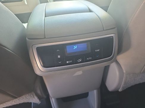 Used 2019 Toyota Highlander Plus FWD image 26