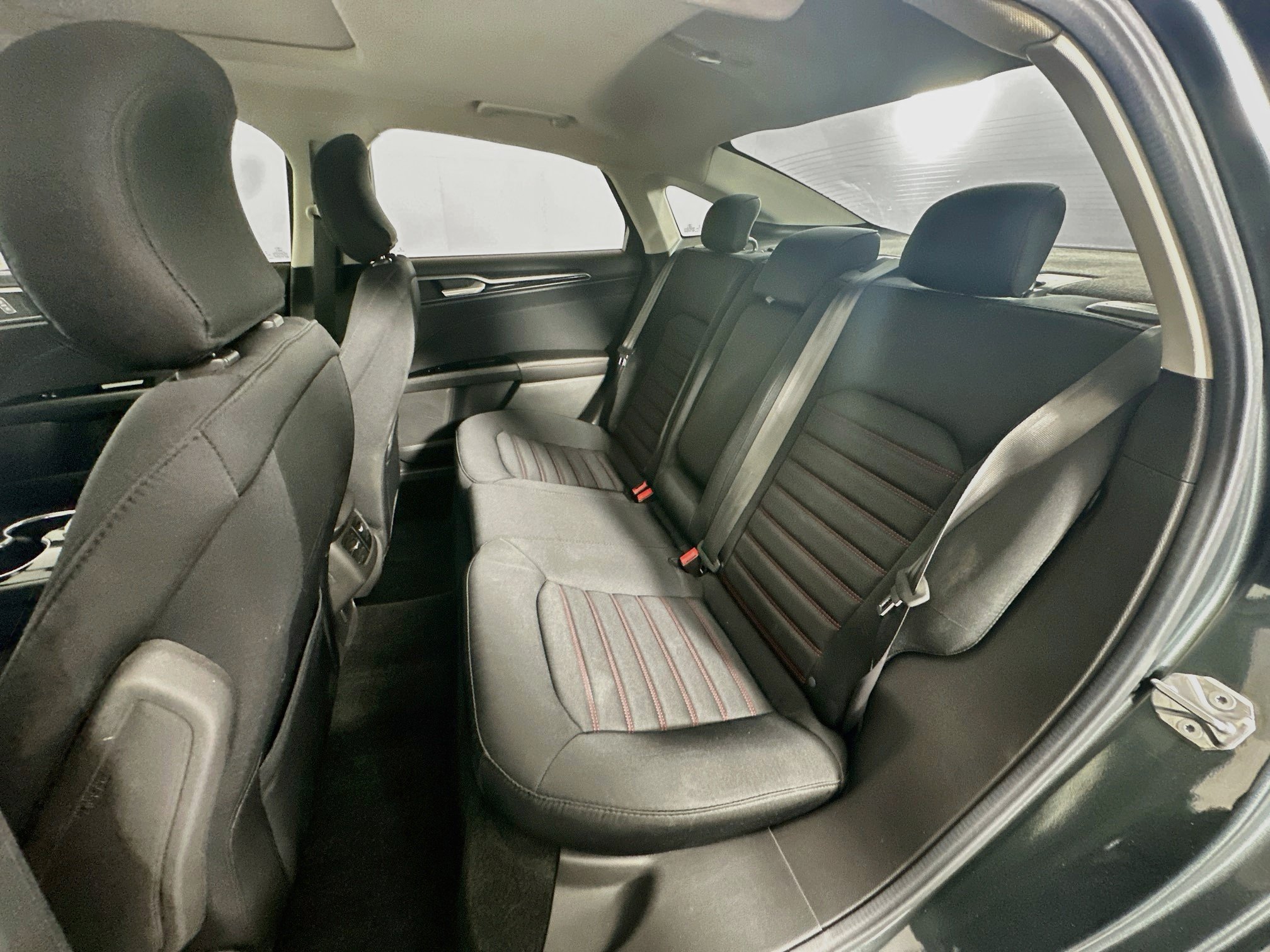Used 2015 Ford Fusion SE w/ Equipment Group 201A FWD image 25