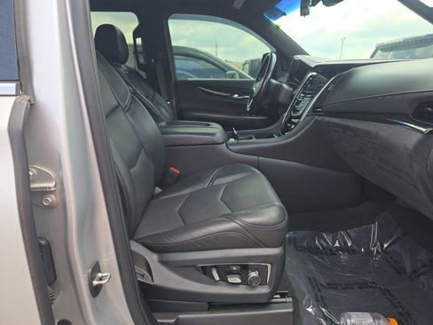 Used 2020 Cadillac Escalade ESV Platinum AWD/4WD image 6