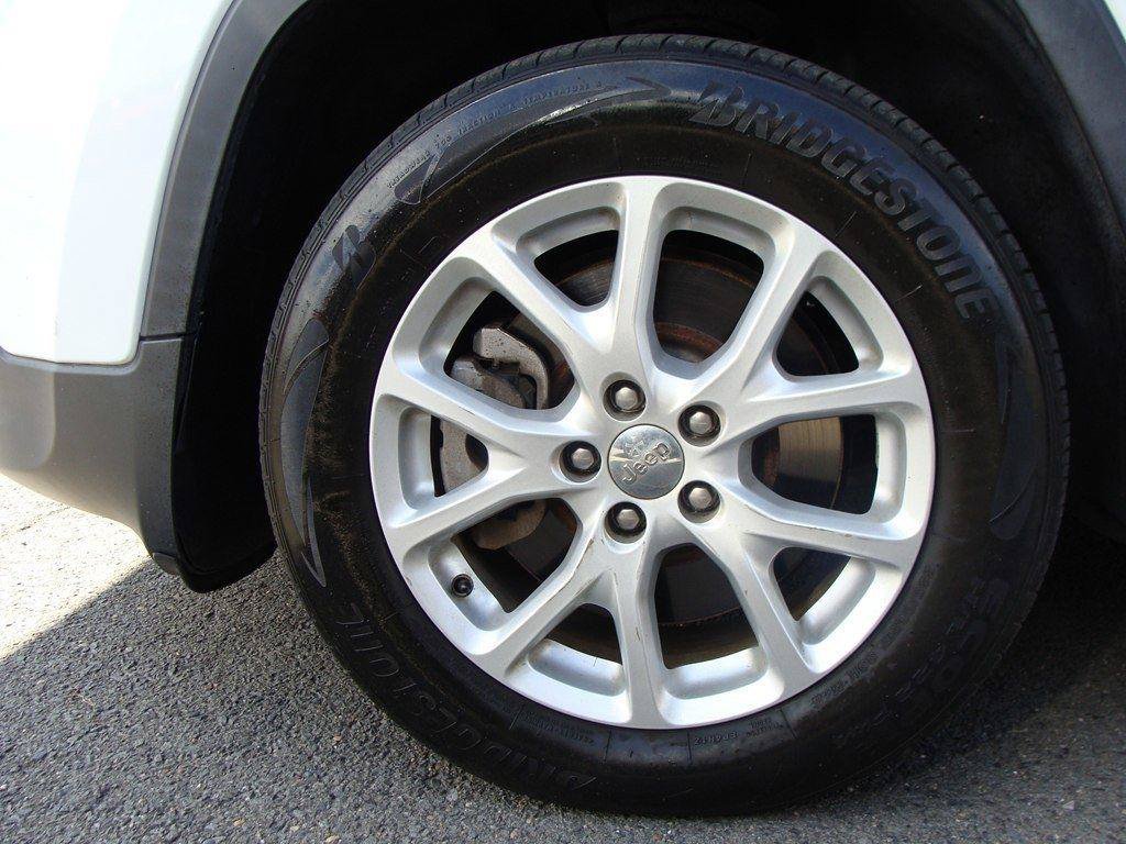 Used 2017 Jeep Cherokee Sport FWD image 27