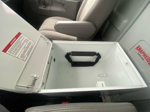 Used 2021 Chevrolet Express 3500 w/ Power Convenience Package image 36