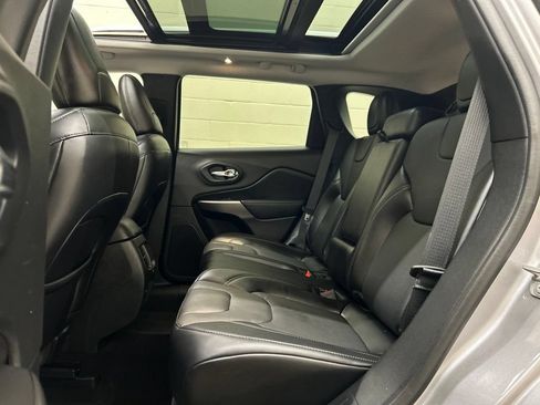 Used 2021 Jeep Cherokee Latitude Lux w/ Sun & Sound Group FWD image 8