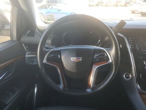 Used 2016 Cadillac Escalade Luxury image 13