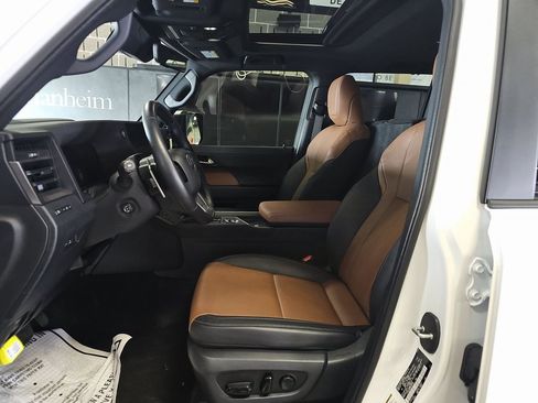 Used 2024 Lexus GX 550 w/ Cold Area Package image 4