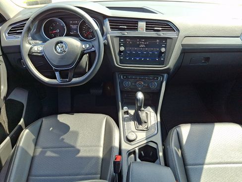 Used 2021 Volkswagen Tiguan SE w/ Panoramic Sunroof Package AWD/4WD image 15
