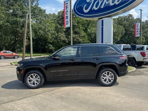 Used 2022 Jeep Grand Cherokee Limited image 3